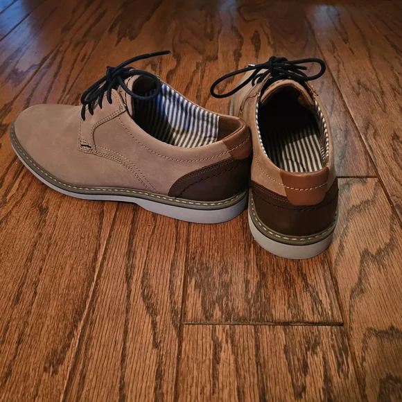 Clarks Men's Radcliff Low Leather Oxfords - Picture 5 of 8